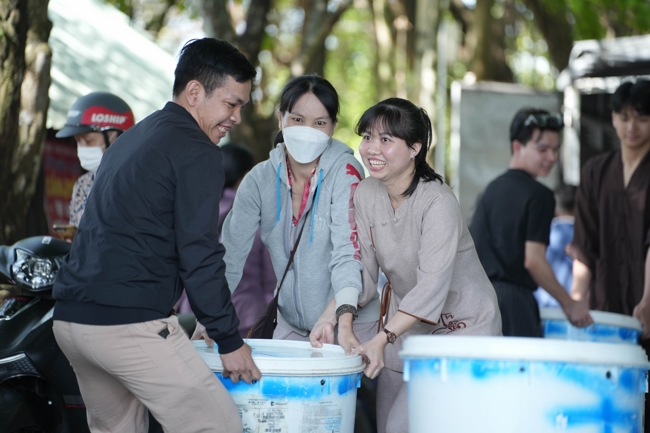 Phóng sinh tại bến phà Bình Mỹ