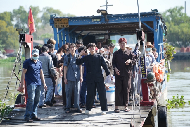 Phóng sinh tại bến phà Bình Mỹ