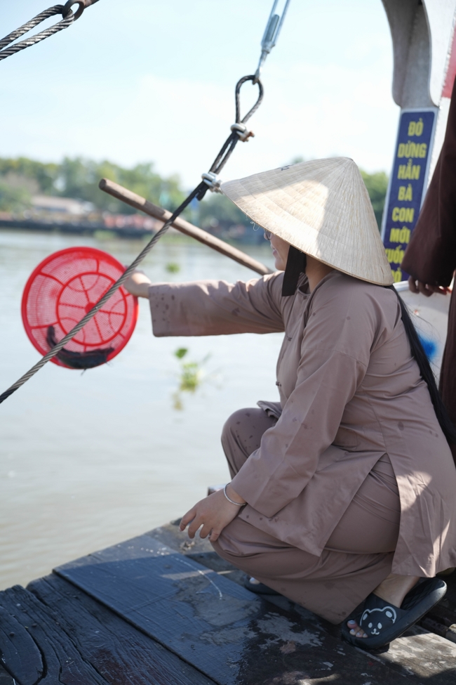 Phóng sinh tại bến phà Bình Mỹ