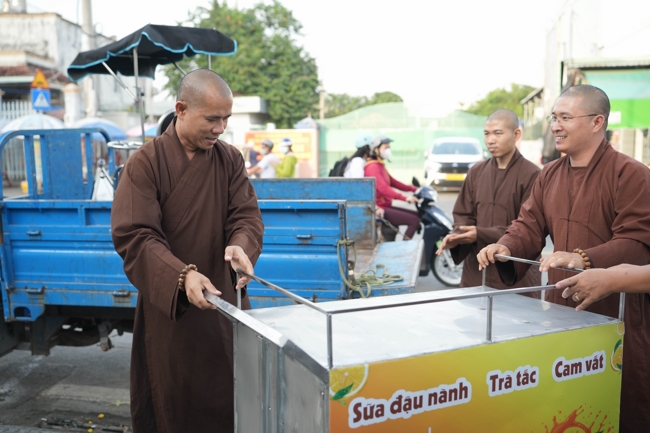 Chương trình từ thiện “Phương tiện nghĩa tình”