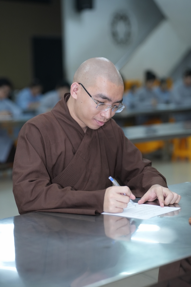 Chư Tăng và Phật tử ôn lại cuộc đời và đạo nghiệp Tổ khai sáng chùa Hoằng Pháp