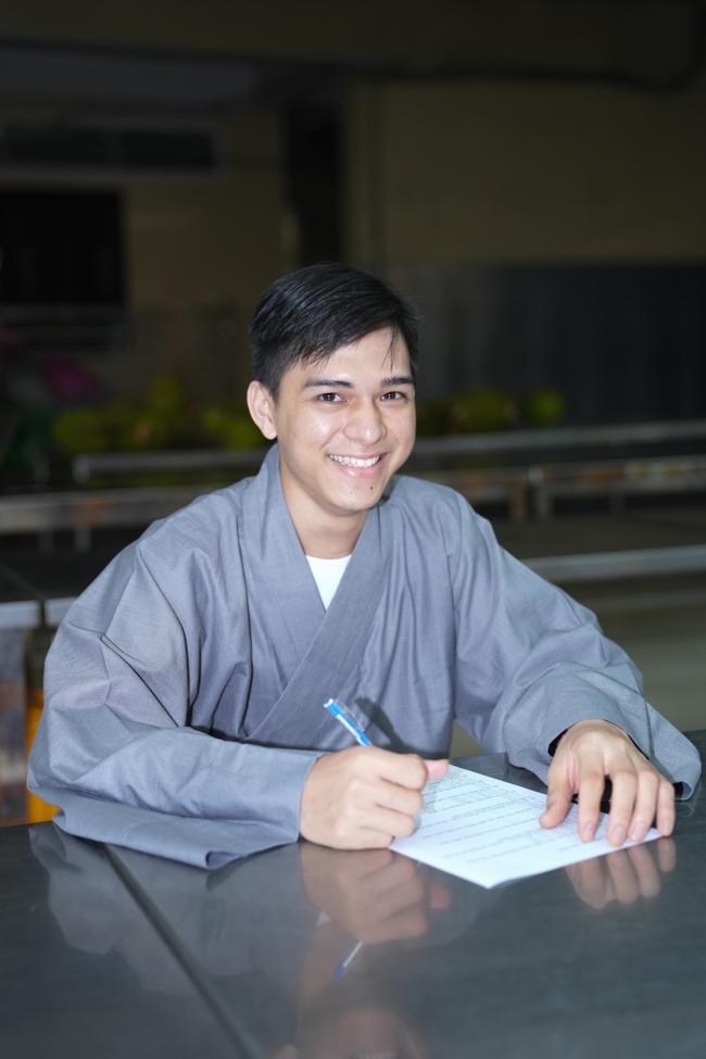 Chư Tăng và Phật tử ôn lại cuộc đời và đạo nghiệp Tổ khai sáng chùa Hoằng Pháp