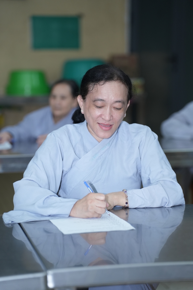 Chư Tăng và Phật tử ôn lại cuộc đời và đạo nghiệp Tổ khai sáng chùa Hoằng Pháp