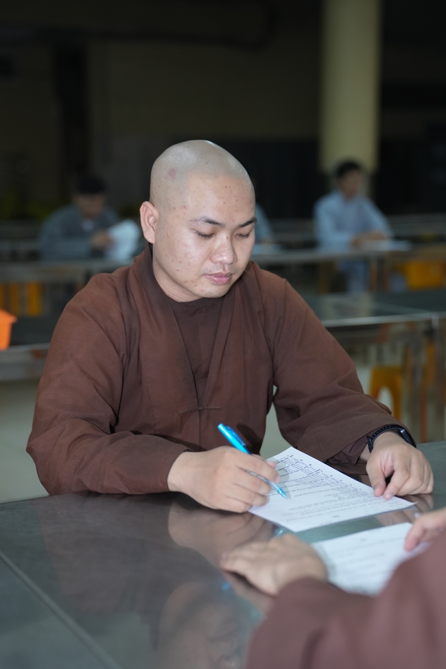 Chư Tăng và Phật tử ôn lại cuộc đời và đạo nghiệp Tổ khai sáng chùa Hoằng Pháp