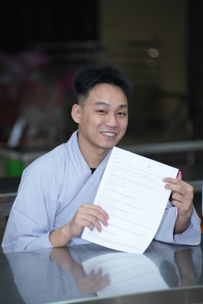 Chư Tăng và Phật tử ôn lại cuộc đời và đạo nghiệp Tổ khai sáng chùa Hoằng Pháp