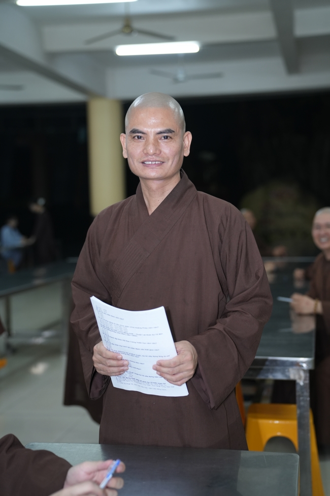 Chư Tăng và Phật tử ôn lại cuộc đời và đạo nghiệp Tổ khai sáng chùa Hoằng Pháp