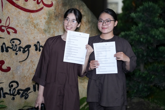 Chư Tăng và Phật tử ôn lại cuộc đời và đạo nghiệp Tổ khai sáng chùa Hoằng Pháp