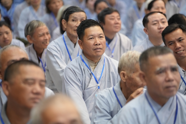 Dharma talk Having no practice is very suffering - Senior Thich Tri Hue in the 107th Seven-day Retreat