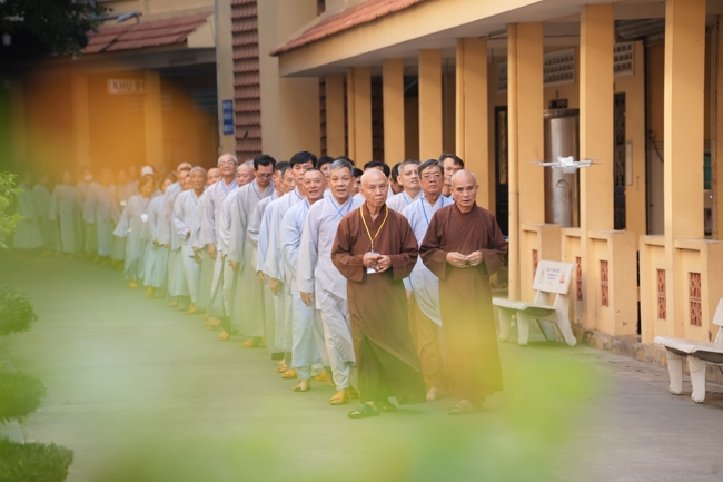Dharma talk Having no practice is very suffering - Senior Thich Tri Hue in the 107th Seven-day Retreat
