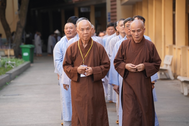 Dharma talk Having no practice is very suffering - Senior Thich Tri Hue in the 107th Seven-day Retreat