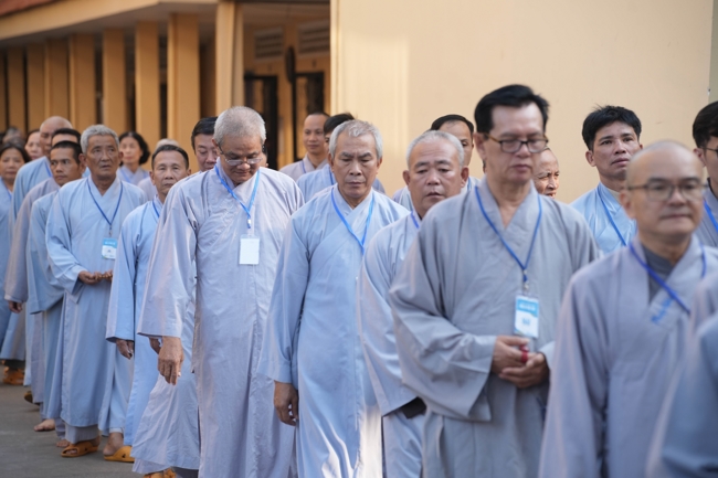 Dharma talk Having no practice is very suffering - Senior Thich Tri Hue in the 107th Seven-day Retreat