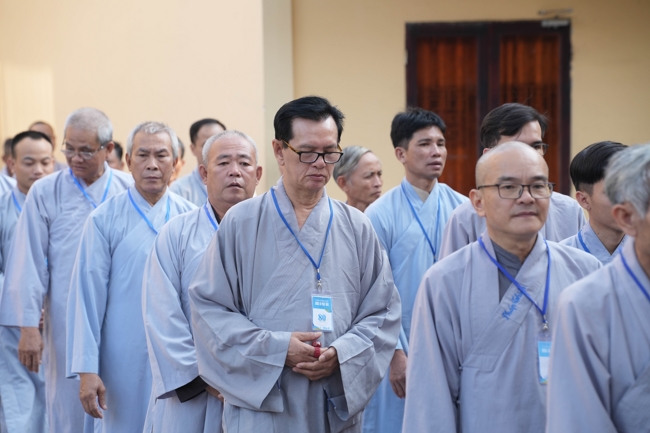 Dharma talk Having no practice is very suffering - Senior Thich Tri Hue in the 107th Seven-day Retreat