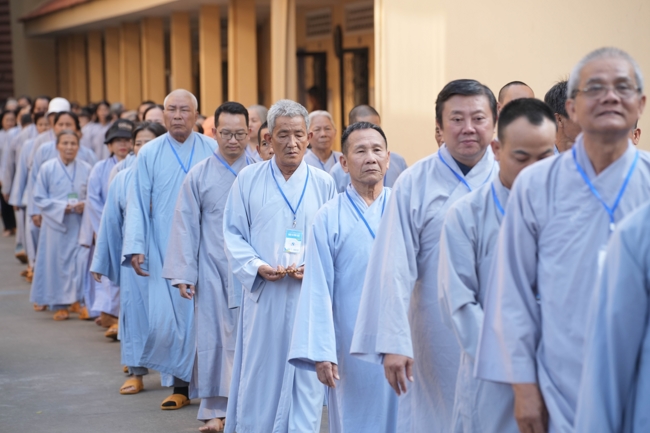 Dharma talk Having no practice is very suffering - Senior Thich Tri Hue in the 107th Seven-day Retreat