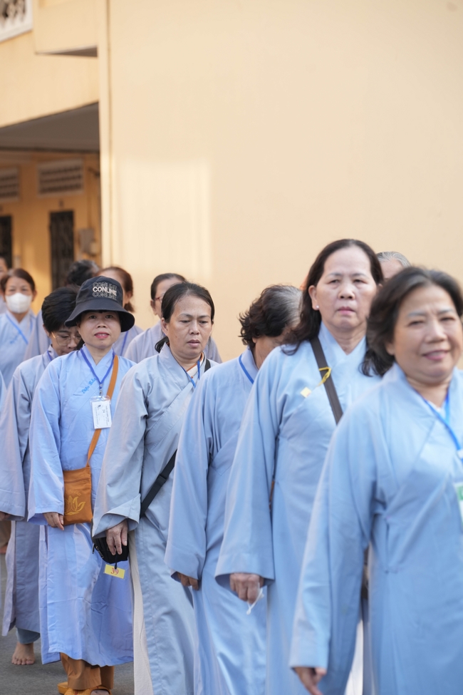 Dharma talk Having no practice is very suffering - Senior Thich Tri Hue in the 107th Seven-day Retreat