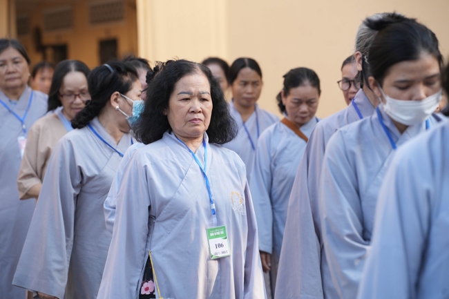 Dharma talk Having no practice is very suffering - Senior Thich Tri Hue in the 107th Seven-day Retreat