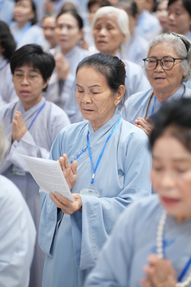 Dharma talk Having no practice is very suffering - Senior Thich Tri Hue in the 107th Seven-day Retreat