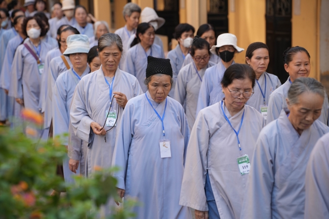 Dharma talk Having no practice is very suffering - Senior Thich Tri Hue in the 107th Seven-day Retreat