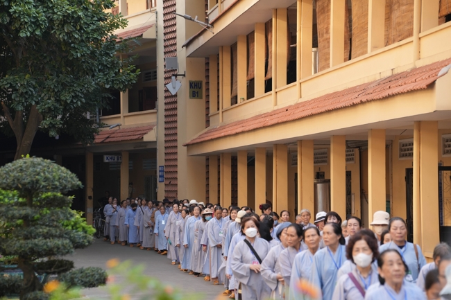 Dharma talk Having no practice is very suffering - Senior Thich Tri Hue in the 107th Seven-day Retreat