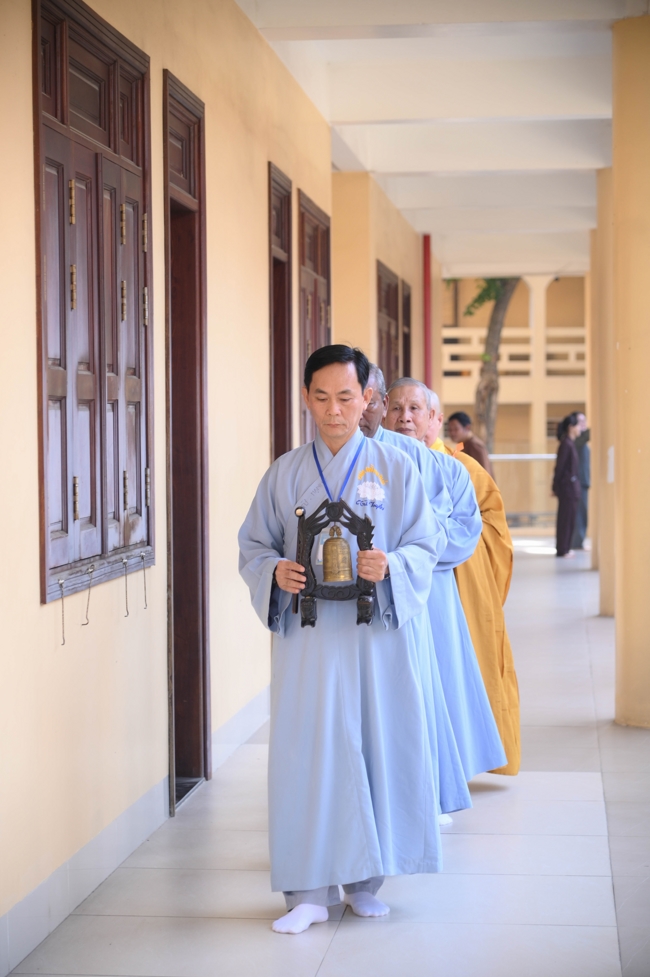 Dharma talk Having no practice is very suffering - Senior Thich Tri Hue in the 107th Seven-day Retreat