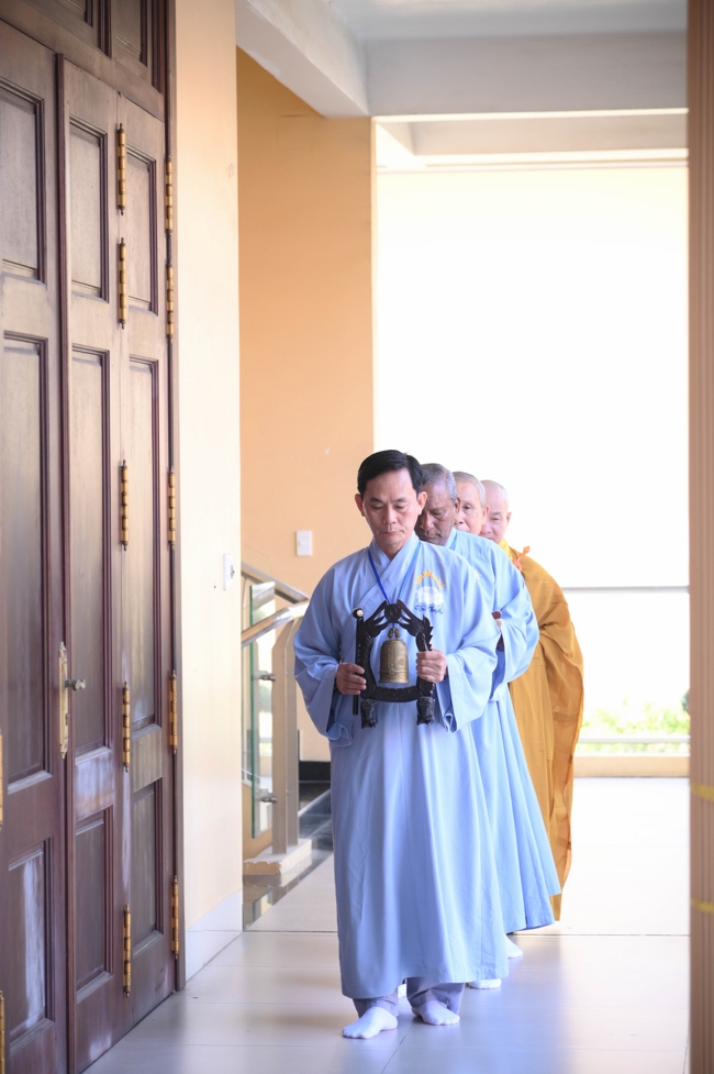 Dharma talk Having no practice is very suffering - Senior Thich Tri Hue in the 107th Seven-day Retreat