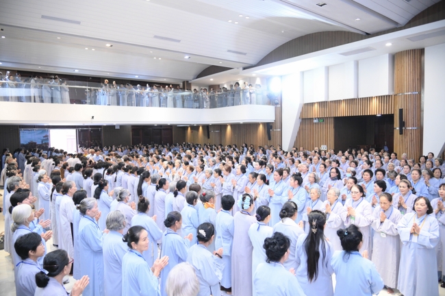 Dharma talk Having no practice is very suffering - Senior Thich Tri Hue in the 107th Seven-day Retreat