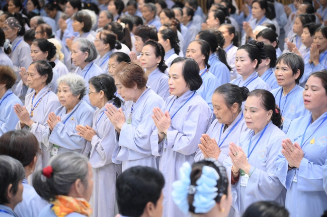 Dharma talk Having no practice is very suffering - Senior Thich Tri Hue in the 107th Seven-day Retreat