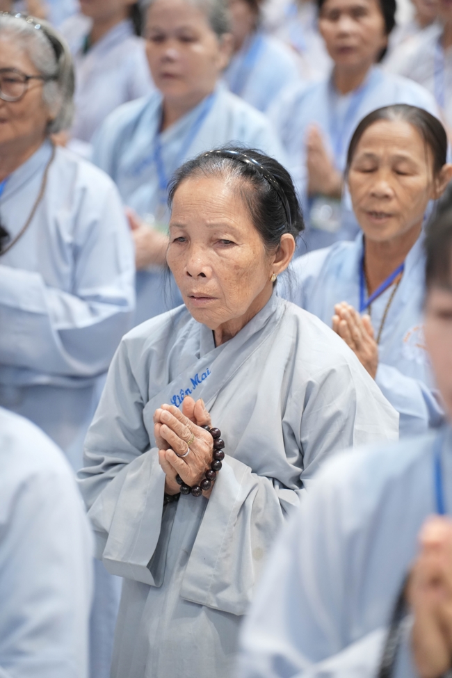 Dharma talk Having no practice is very suffering - Senior Thich Tri Hue in the 107th Seven-day Retreat