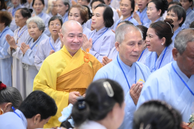 Dharma talk Having no practice is very suffering - Senior Thich Tri Hue in the 107th Seven-day Retreat