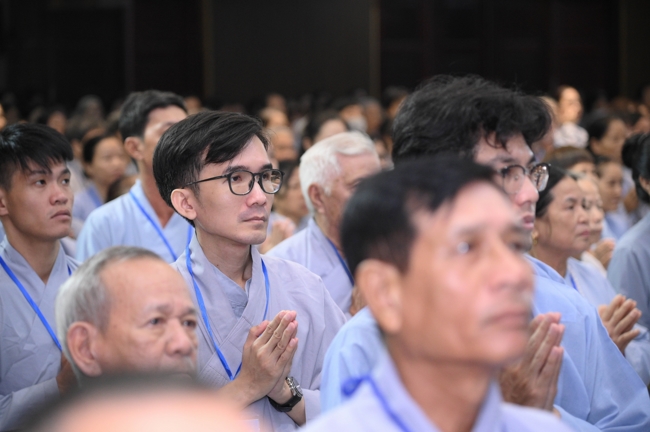 Dharma talk Having no practice is very suffering - Senior Thich Tri Hue in the 107th Seven-day Retreat