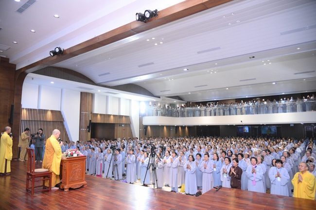 Dharma talk Having no practice is very suffering - Senior Thich Tri Hue in the 107th Seven-day Retreat