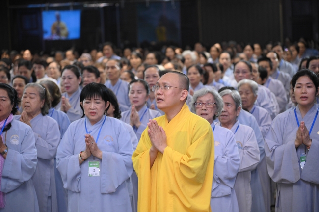 Dharma talk Having no practice is very suffering - Senior Thich Tri Hue in the 107th Seven-day Retreat