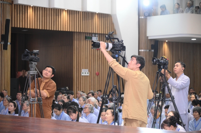 Dharma talk Having no practice is very suffering - Senior Thich Tri Hue in the 107th Seven-day Retreat