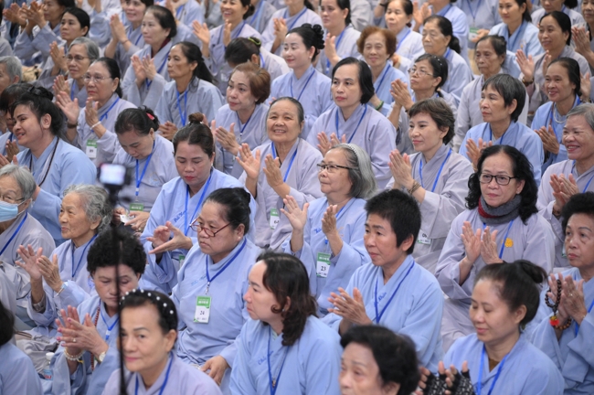 Dharma talk Having no practice is very suffering - Senior Thich Tri Hue in the 107th Seven-day Retreat