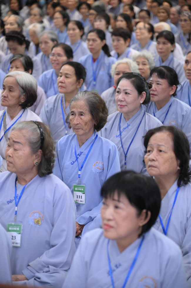 Dharma talk Having no practice is very suffering - Senior Thich Tri Hue in the 107th Seven-day Retreat