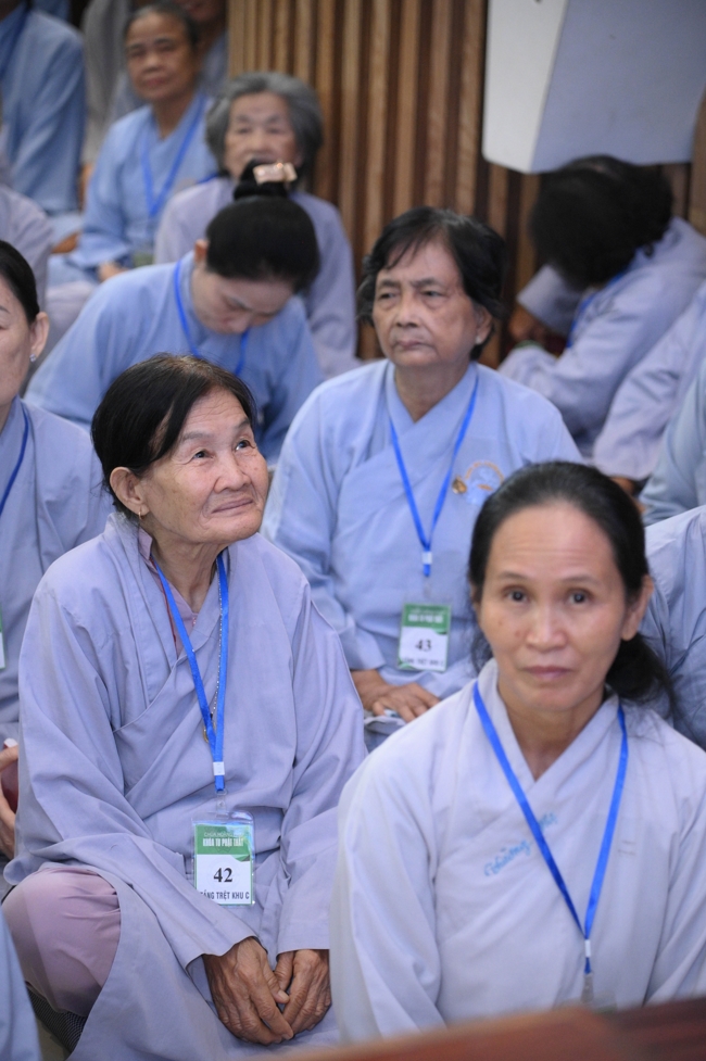 Dharma talk Having no practice is very suffering - Senior Thich Tri Hue in the 107th Seven-day Retreat