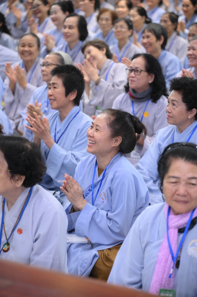 Dharma talk Having no practice is very suffering - Senior Thich Tri Hue in the 107th Seven-day Retreat