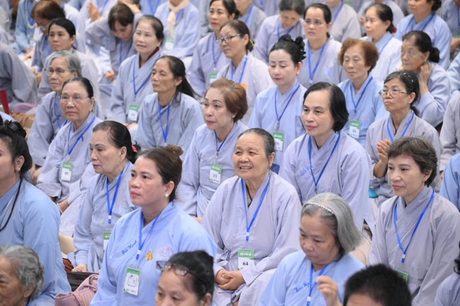 Dharma talk Having no practice is very suffering - Senior Thich Tri Hue in the 107th Seven-day Retreat