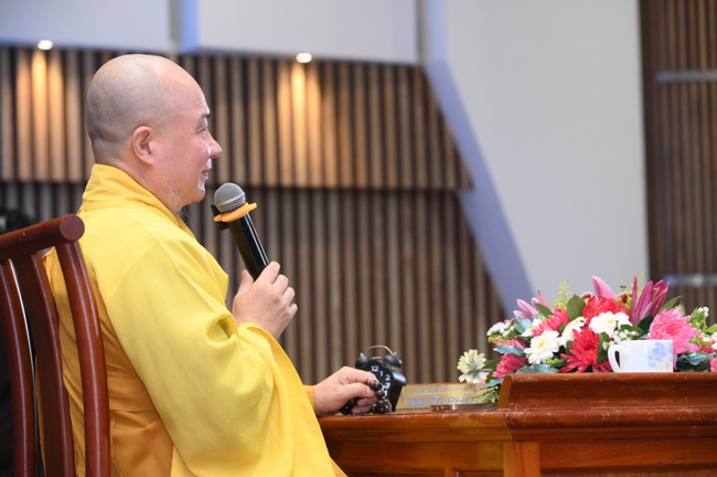Dharma talk Having no practice is very suffering - Senior Thich Tri Hue in the 107th Seven-day Retreat