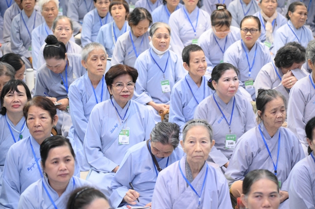 Dharma talk Having no practice is very suffering - Senior Thich Tri Hue in the 107th Seven-day Retreat