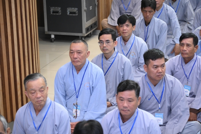 Dharma talk Having no practice is very suffering - Senior Thich Tri Hue in the 107th Seven-day Retreat