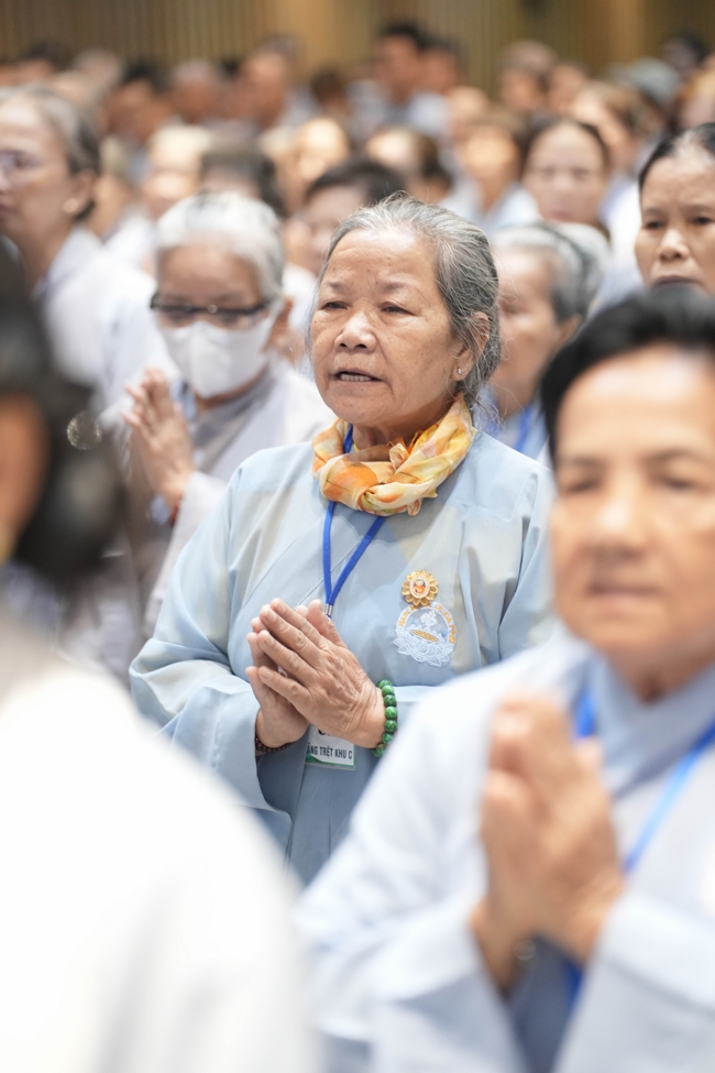 Dharma talk Having no practice is very suffering - Senior Thich Tri Hue in the 107th Seven-day Retreat