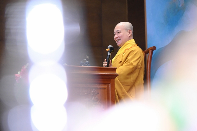 Dharma talk Having no practice is very suffering - Senior Thich Tri Hue in the 107th Seven-day Retreat