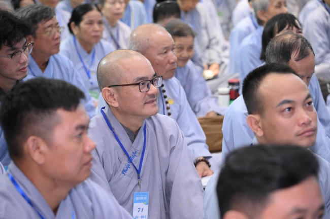 Dharma talk Having no practice is very suffering - Senior Thich Tri Hue in the 107th Seven-day Retreat