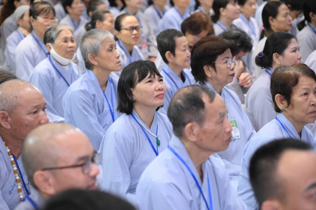 Dharma talk Having no practice is very suffering - Senior Thich Tri Hue in the 107th Seven-day Retreat