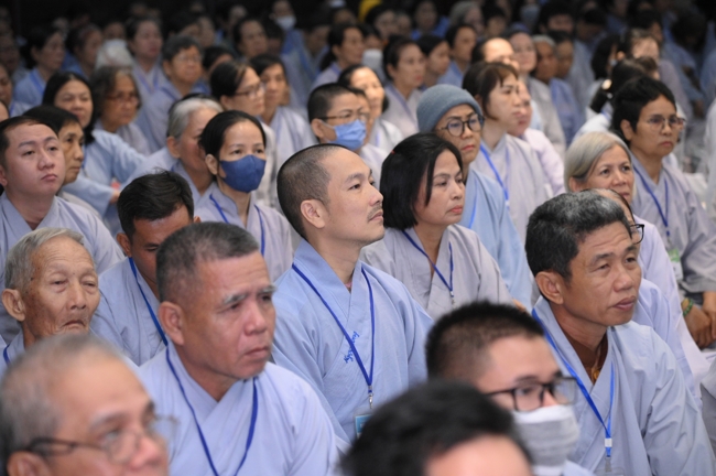 Dharma talk Having no practice is very suffering - Senior Thich Tri Hue in the 107th Seven-day Retreat