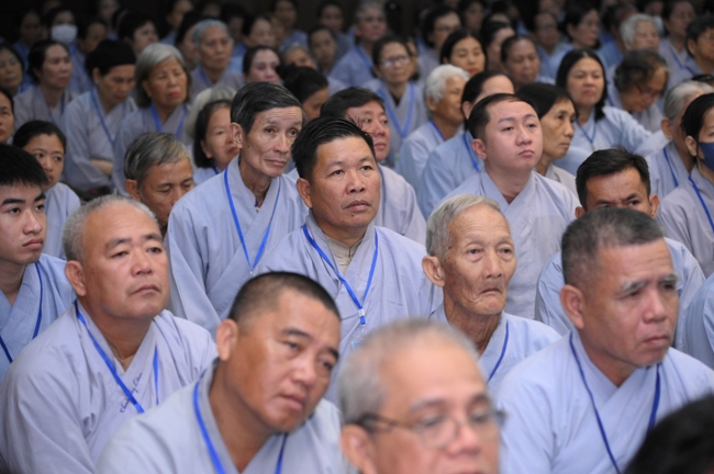 Dharma talk Having no practice is very suffering - Senior Thich Tri Hue in the 107th Seven-day Retreat