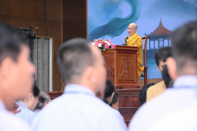 Dharma talk Having no practice is very suffering - Senior Thich Tri Hue in the 107th Seven-day Retreat