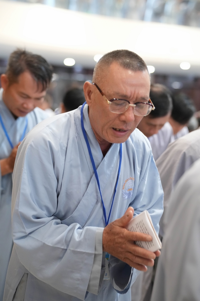 Dharma talk Having no practice is very suffering - Senior Thich Tri Hue in the 107th Seven-day Retreat
