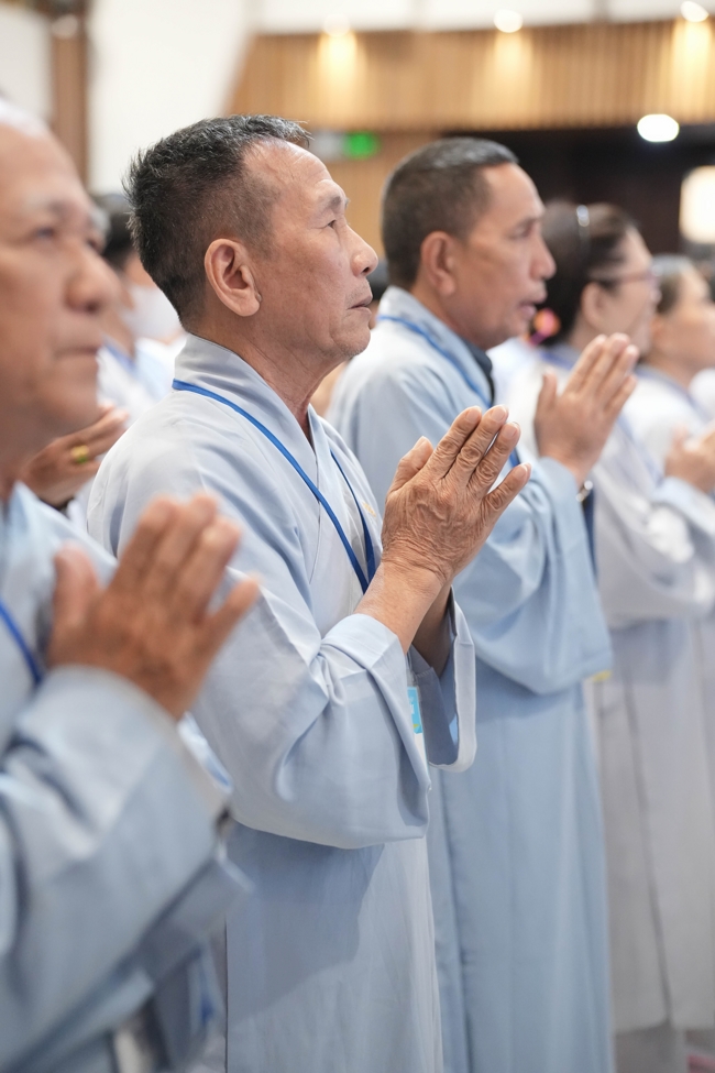 Dharma talk Having no practice is very suffering - Senior Thich Tri Hue in the 107th Seven-day Retreat