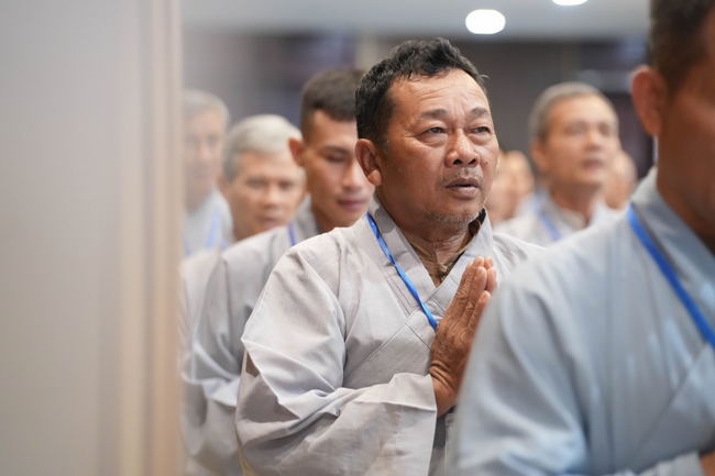 Dharma talk Having no practice is very suffering - Senior Thich Tri Hue in the 107th Seven-day Retreat